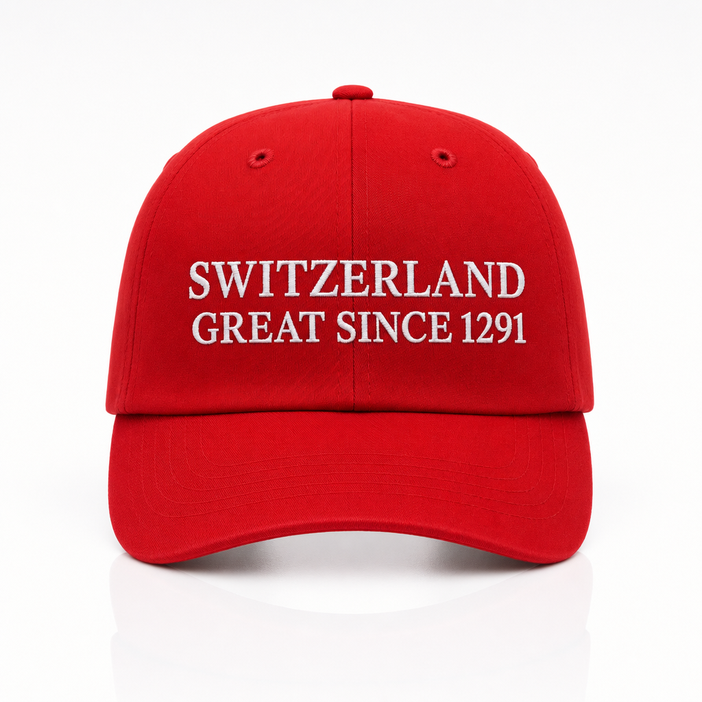 Casquette rouge suisse brodée Switzerland Great Since 1291, vue de face sur fond blanc