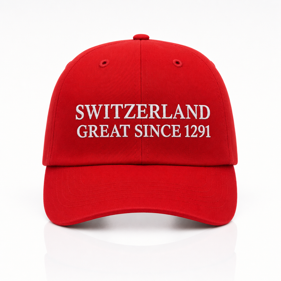 Casquette rouge suisse brodée Switzerland Great Since 1291, vue de face sur fond blanc