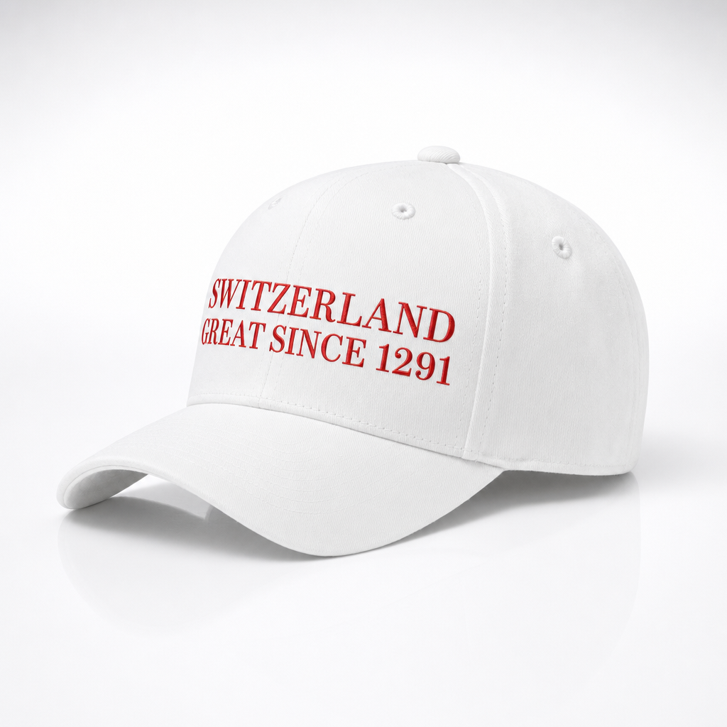 Casquette blanche à broderie rouge, vue de trois-quarts