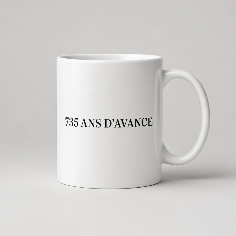 Mug blanc 735 ANS D'AVANCE, vue de face
